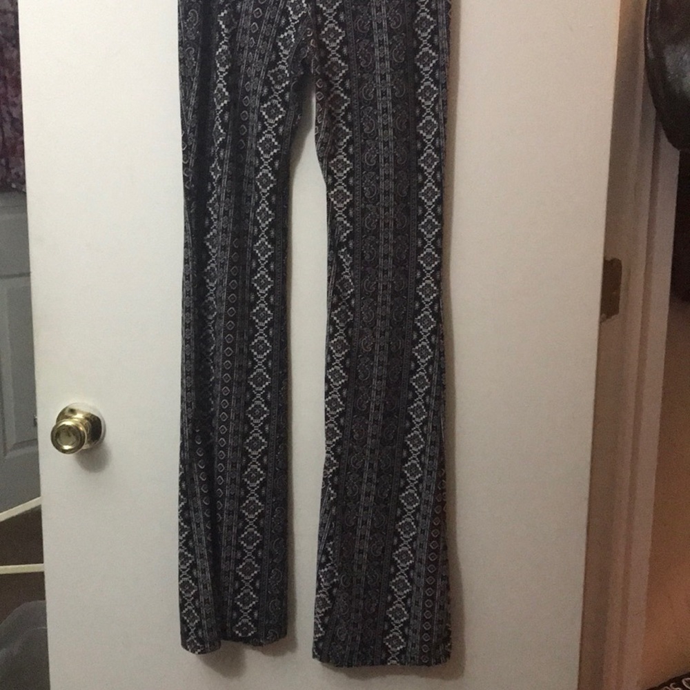 Beautiful designed pants - Picture 2 of 5